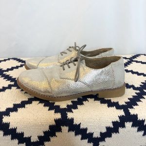 Toms silver metallic oxfords size 7.5 EUC